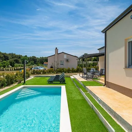 Giorgina Villa *